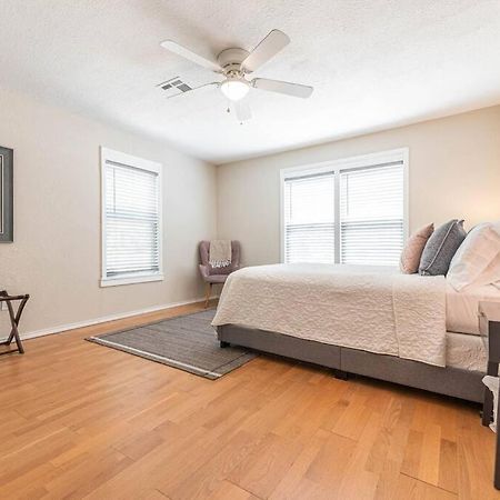 Escape To A Restored 1920S East Waco Bungalow Extérieur photo