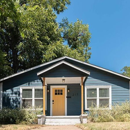 Escape To A Restored 1920S East Waco Bungalow Extérieur photo
