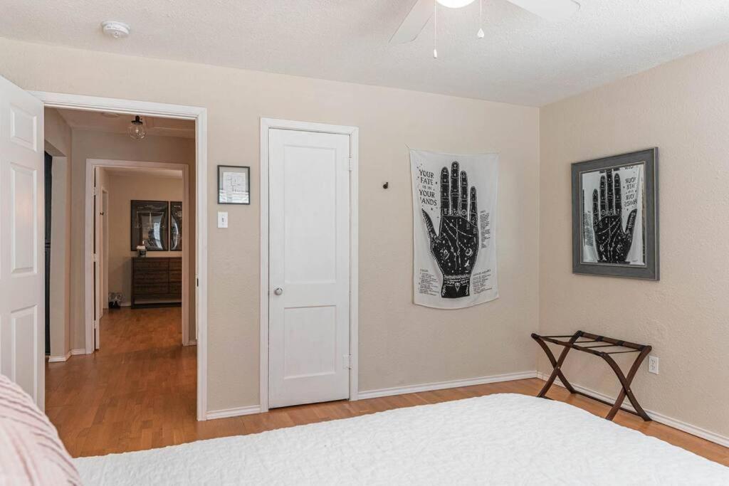 Escape To A Restored 1920S East Waco Bungalow Extérieur photo