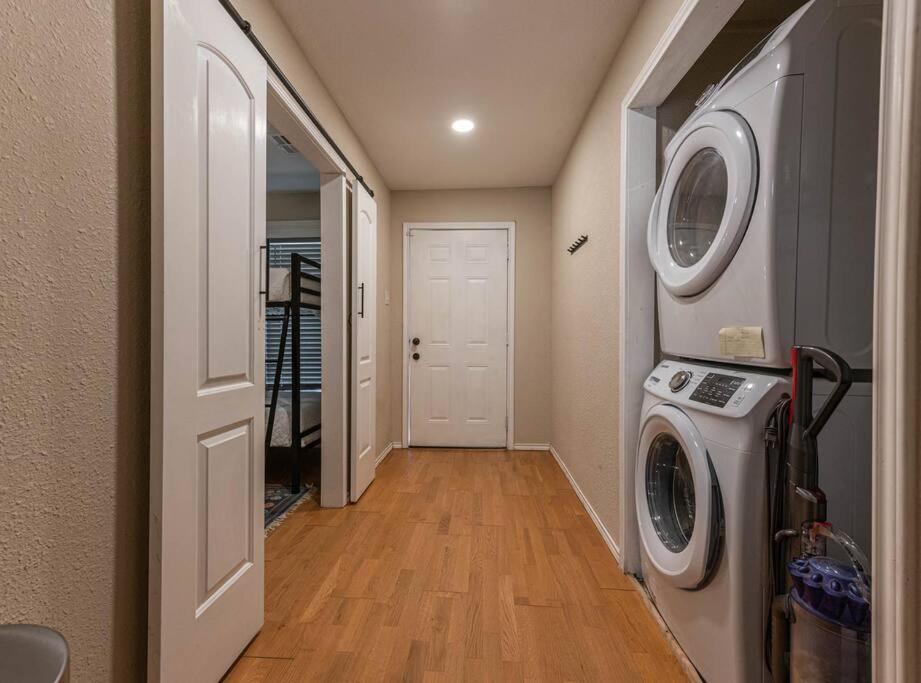 Escape To A Restored 1920S East Waco Bungalow Extérieur photo