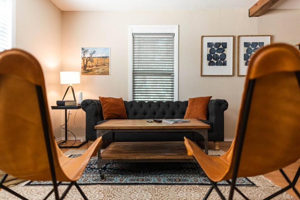 Escape To A Restored 1920S East Waco Bungalow Extérieur photo